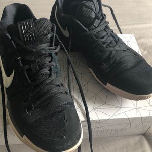 Kyrie basketball sneaker